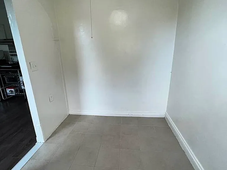 735 Hancock St #4 — Photo 11