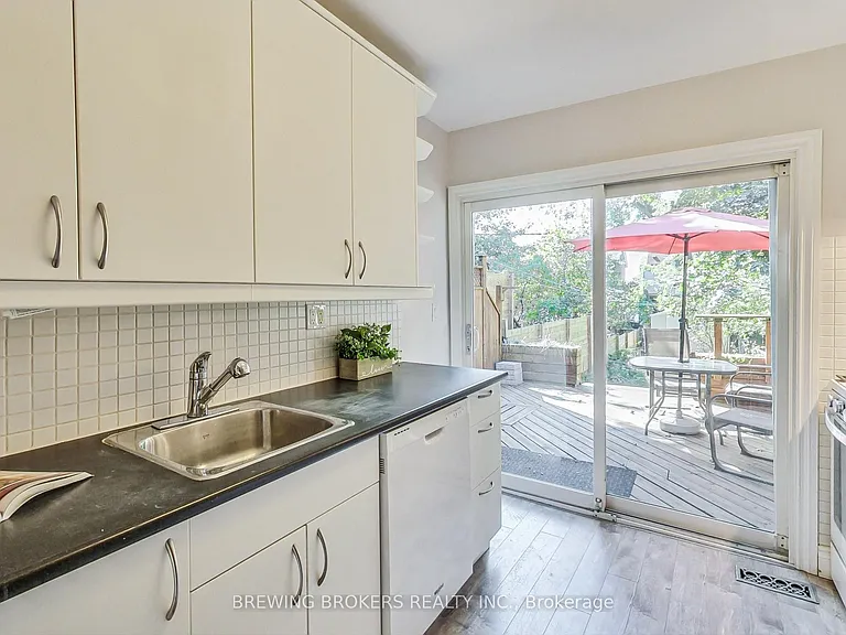 98 Moberly Ave — Photo 10