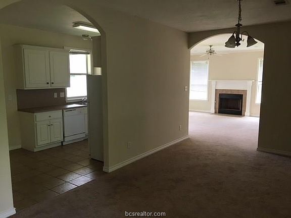 5th image of 901 Holleman Dr