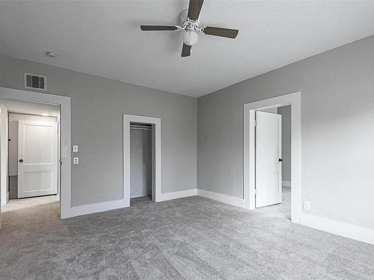 200 W Caroline St #A — Photo 19