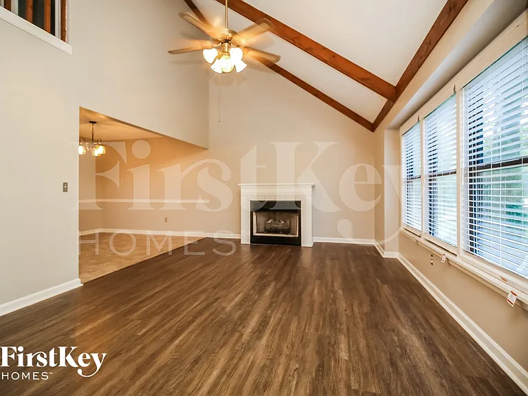 1011 Wildwood St — Photo 3