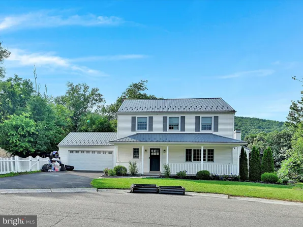 42 Overlook Dr, Pottsville, PA 17901