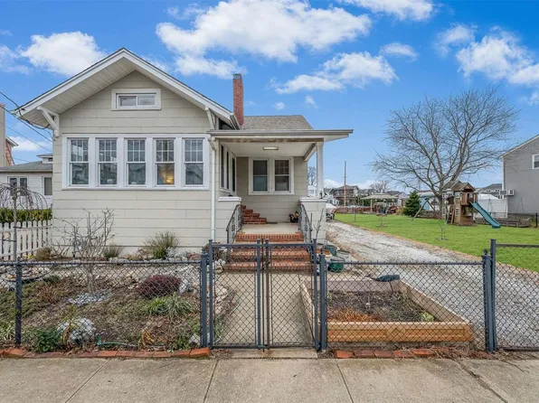 157 Gordon, Freeport, NY 11520