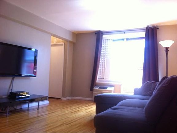2nd image of 3355 Sedgwick Ave #6S
