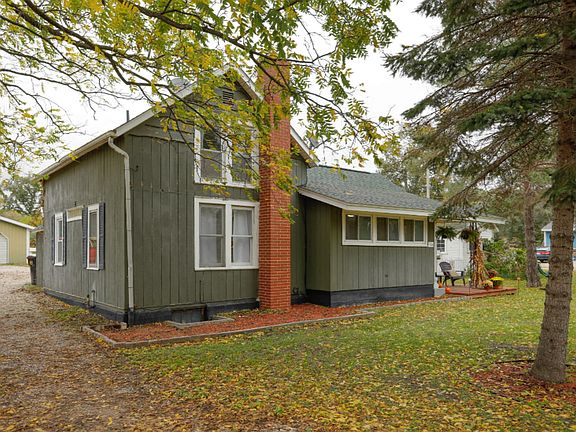 4th image of 305 N Riverview Dr