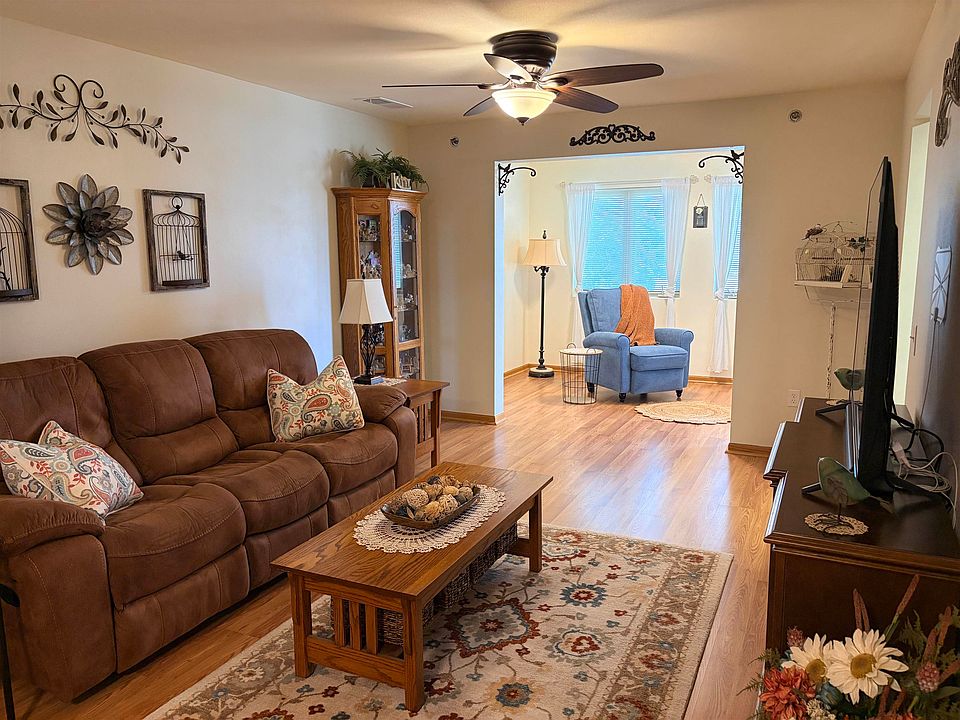 1st image of 102 Prairie Heights Dr APT 306