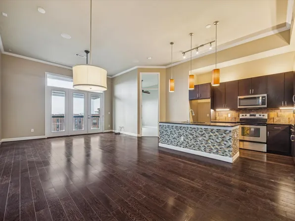 300 Saint Joseph Pkwy APT 418, Houston, TX 77002