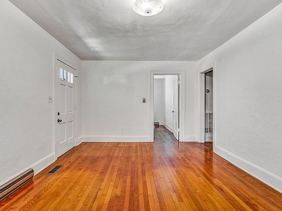 3rd image of 5444 Crescent Blvd