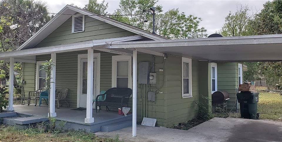 1st image of 824 W 2nd St