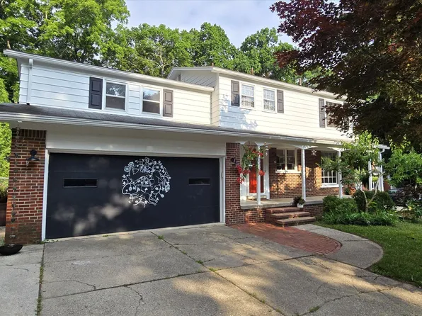 2422 Essex Rd, Ann Arbor, MI 48104