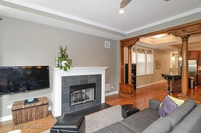 1078 N Marshfield Ave #2 — Photo 3