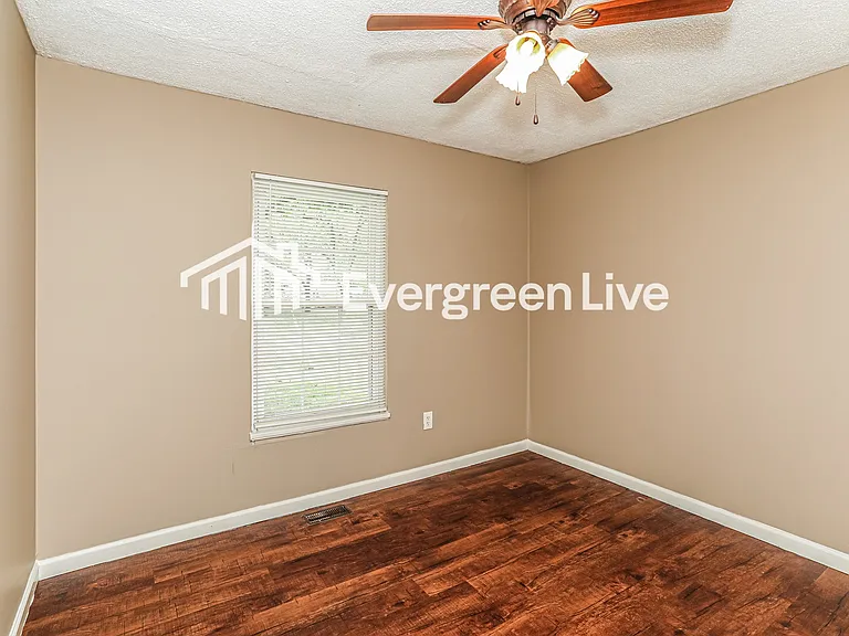 12055 Spalding Dr — Photo 12