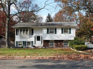 90 Pawnee Rd, Lakewood, NJ 08701