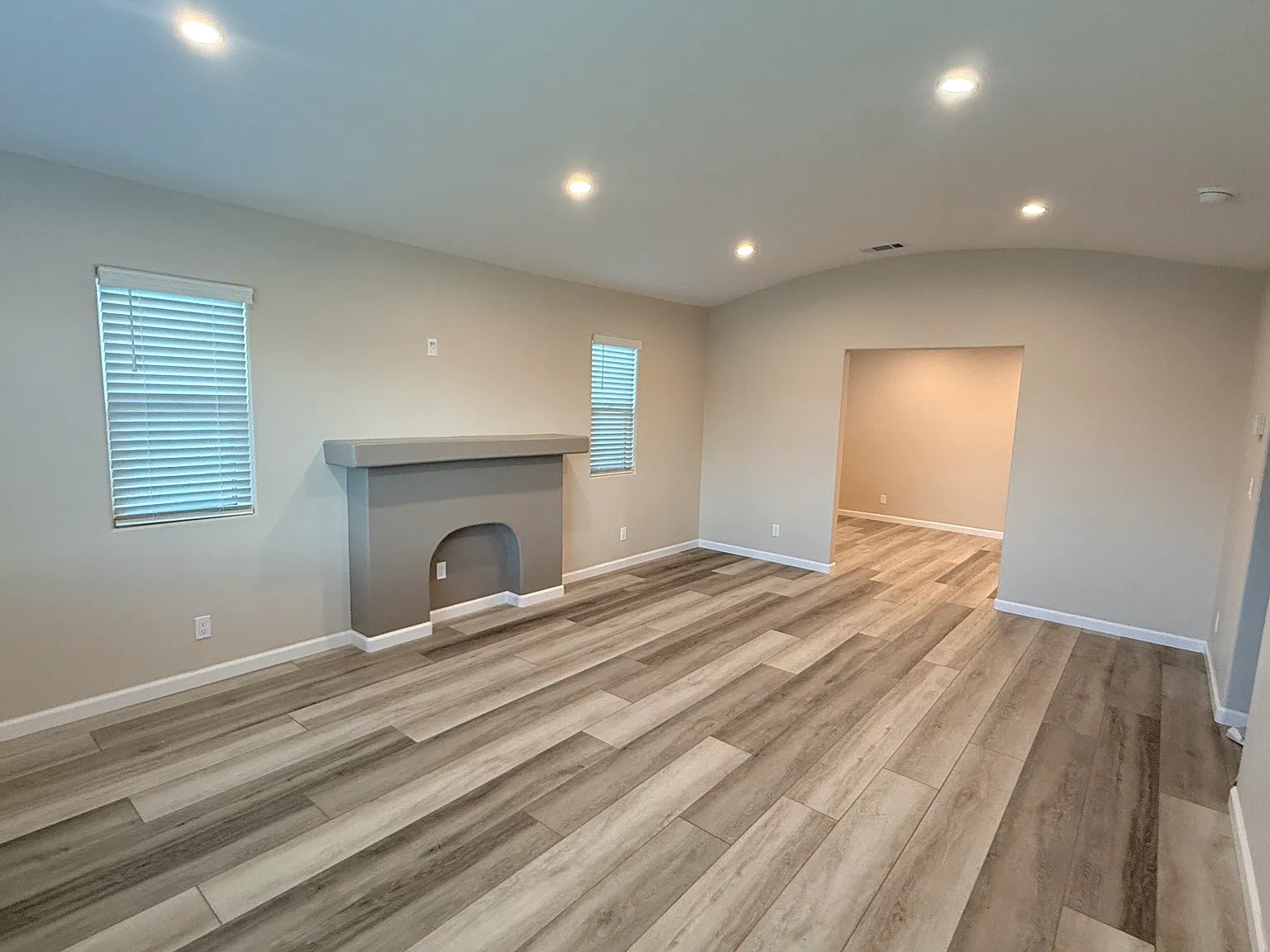 3 bed, 1.5 bath, 1568 sqft, $3,825 — Photo 2