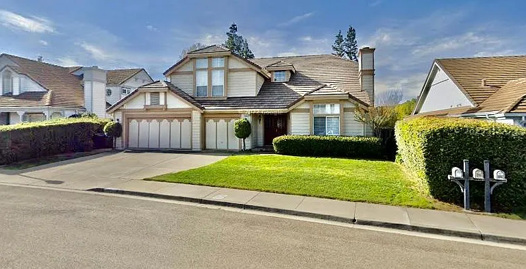 5048 Monaco Dr — Photo 1