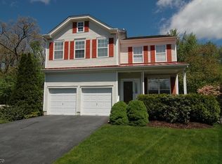 20 N Glen Cir, Oak Ridge, NJ 07438