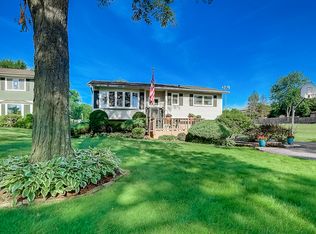 5620 Pershing Ave, Downers Grove, IL 60516