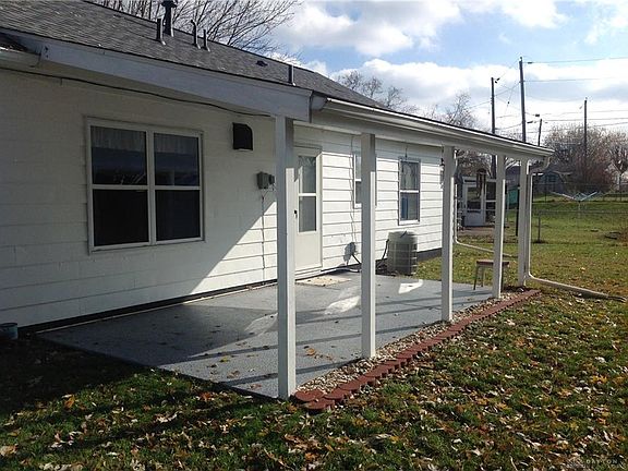 4th image of 585 Martha Dr