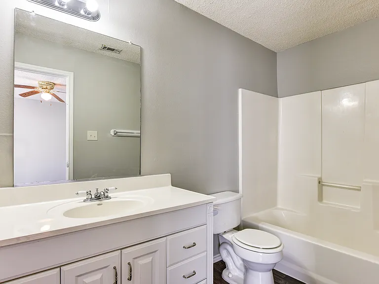 McIntyre Apartments — Photo 6