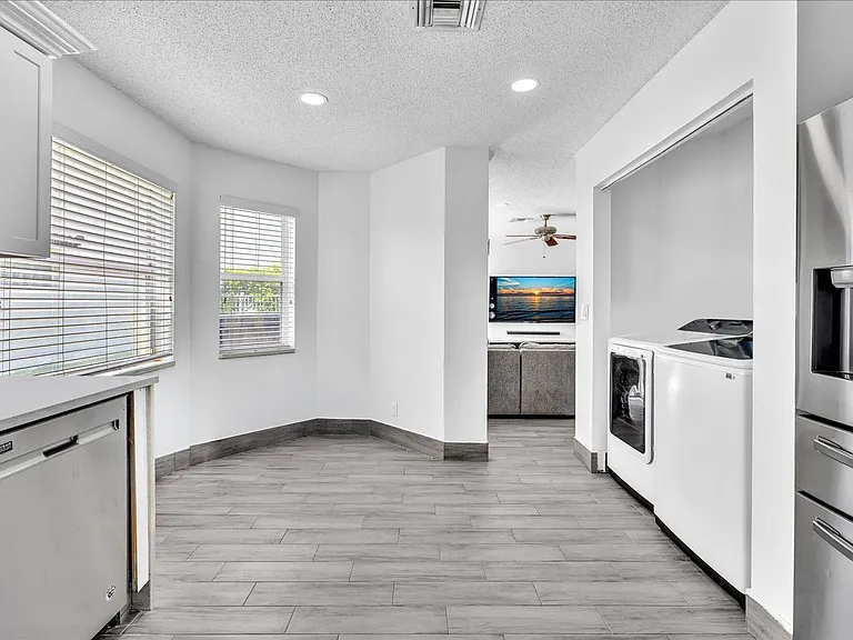 7145 Crescent Creek Way #7145 — Photo 19