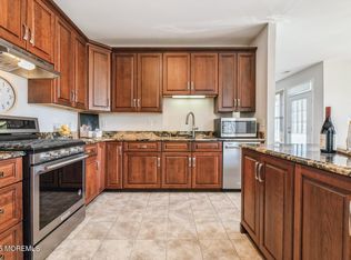 529 Saint Andrews Pl, Englishtown, NJ 07726