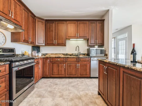 529 Saint Andrews Place, Manalapan, NJ 07726