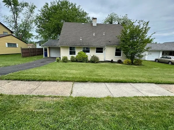 51 Peacock Ln, Willingboro, NJ 08046