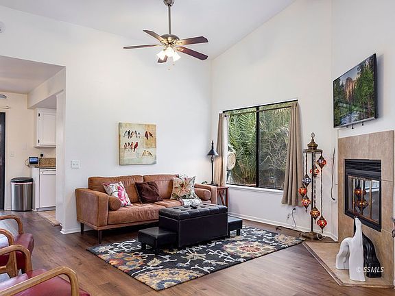 5th image of 937 Monterey Dr