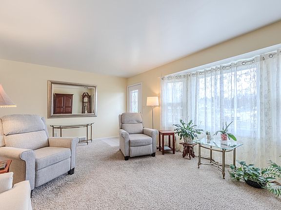 2nd image of 6925 Sherwood Dr