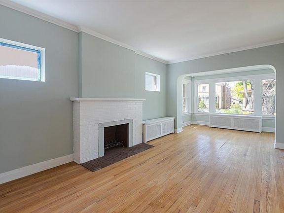 3rd image of 6515 N Maplewood Ave