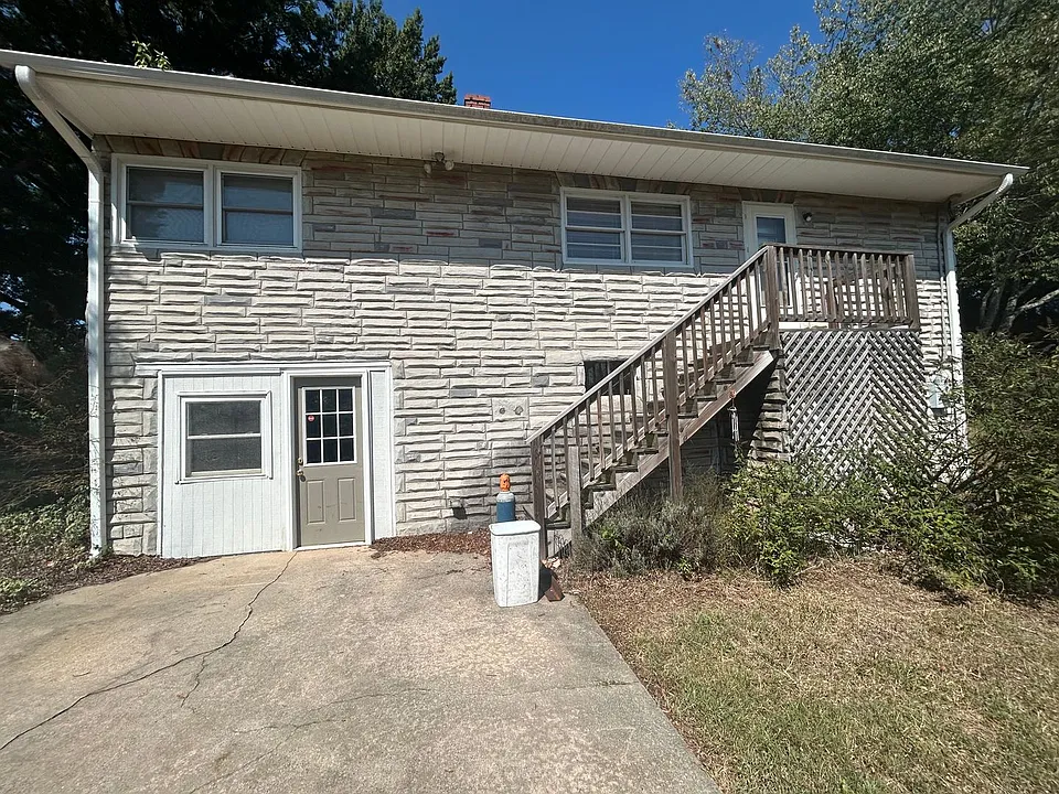 7011 Belews Creek Rd