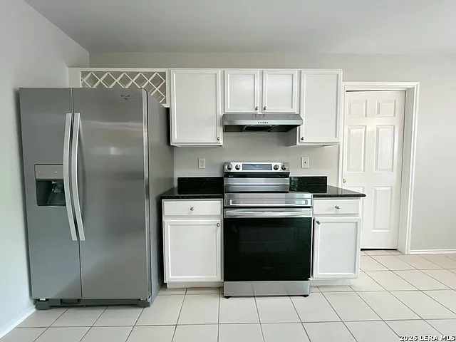 3 bed, 2.5 bath, 2144 sqft, $1,950 — Photo 3
