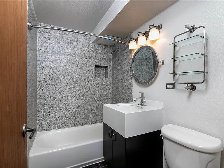 1302 N Columbine St #104 — Photo 3