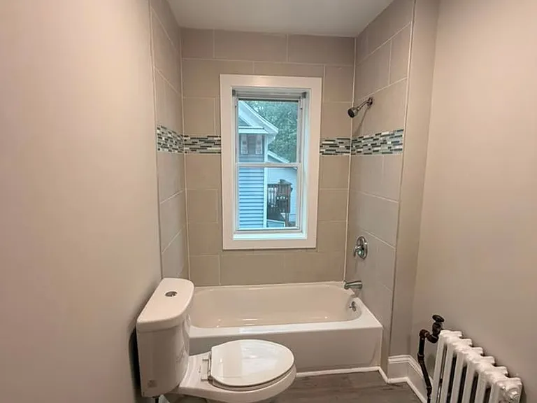 308 Main St — Photo 3