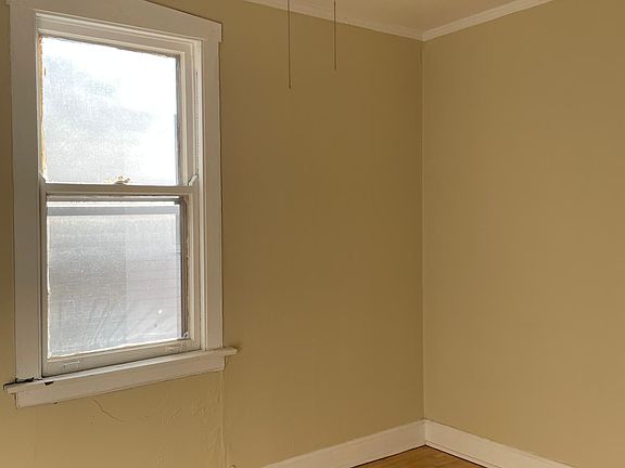 3rd image of 4720 N Sacramento Ave #2