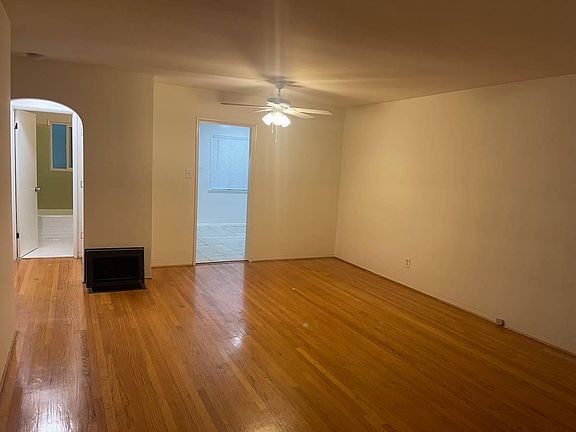 5th image of 14429 1/2 Dickens St