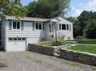 28 Hillcrest Ave, Ledyard, CT 06339