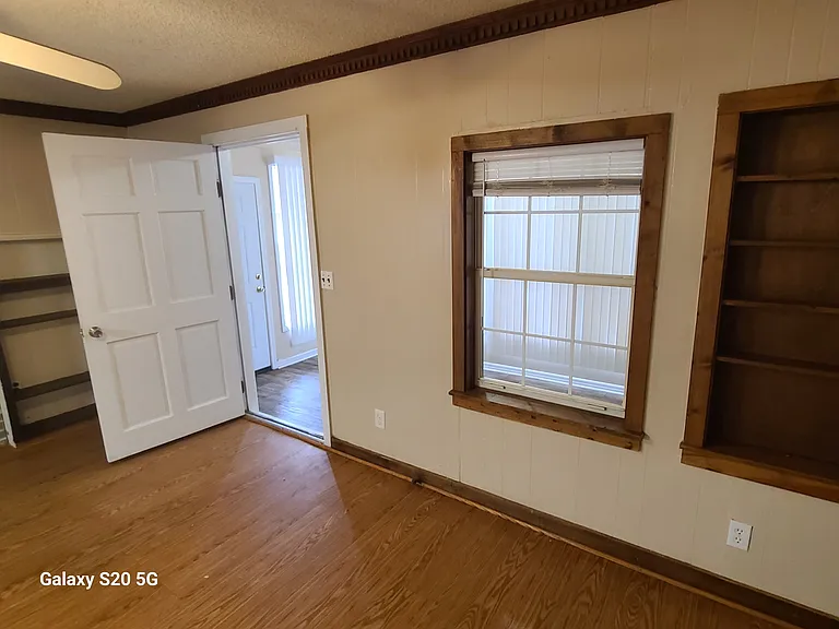 5381 Williams St — Photo 7