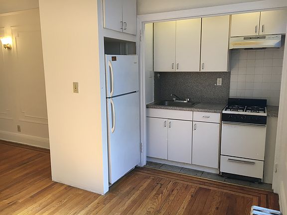 3rd image of 4309 40th St #6/K