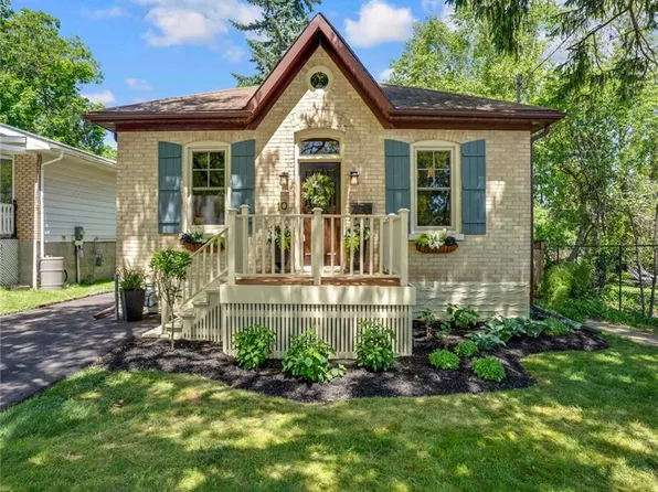 10 Selkirk St, Cambridge, ON N1S 1Z1