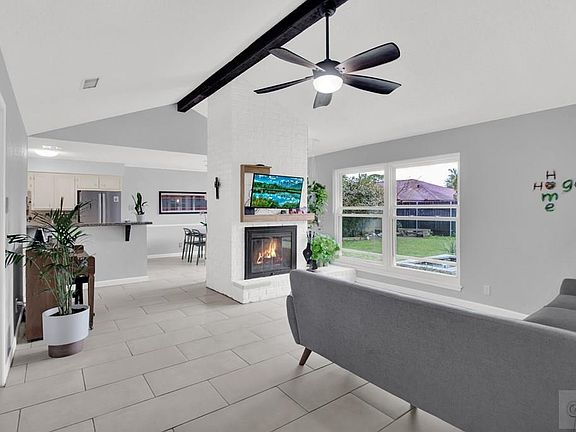 5th image of 2304 Cambridge Ct S