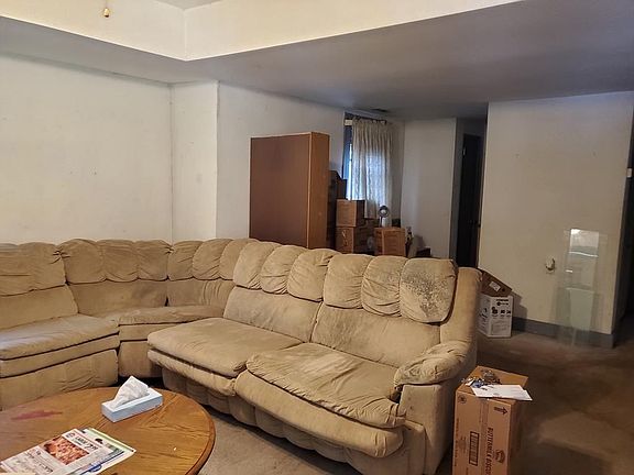 2nd image of 715 E 9th St
