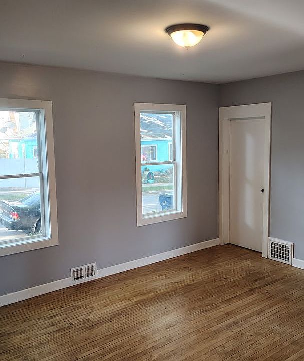 1st image of 3322-3328 W Branting Ln