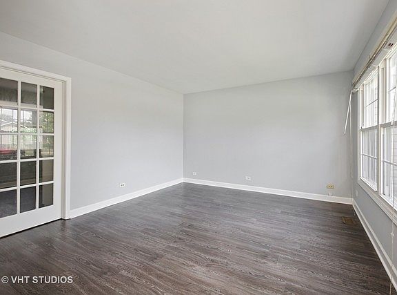 3rd image of 432 E Chippendale Dr