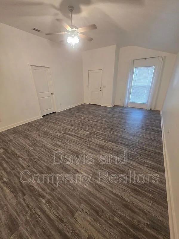 3 bed, 2.0 bath, 1636 sqft, $2,450 — Photo 4