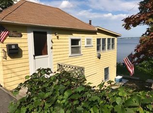 90 Herbert St, Warwick, RI 02818