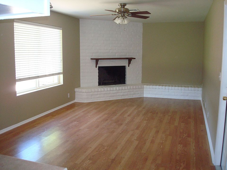 2nd image of 1107 W Emerald Ave