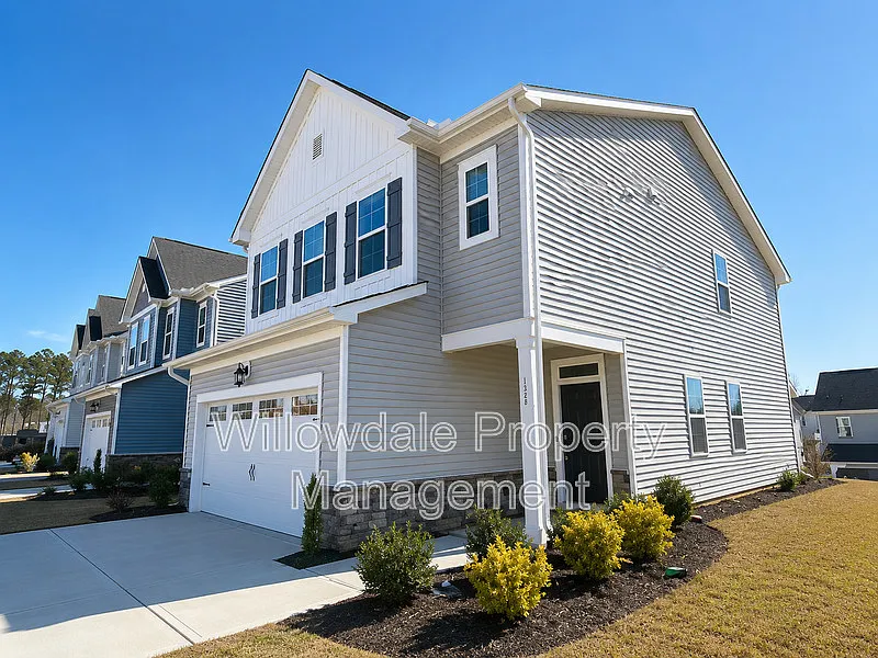 3 bed, 2.5 bath, 2040 sqft, $2,195 — Photo 3