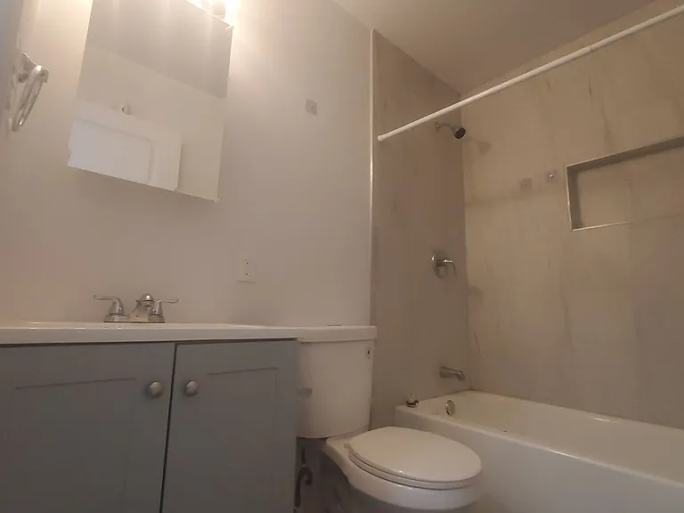 2707 E Moreland St — Photo 12