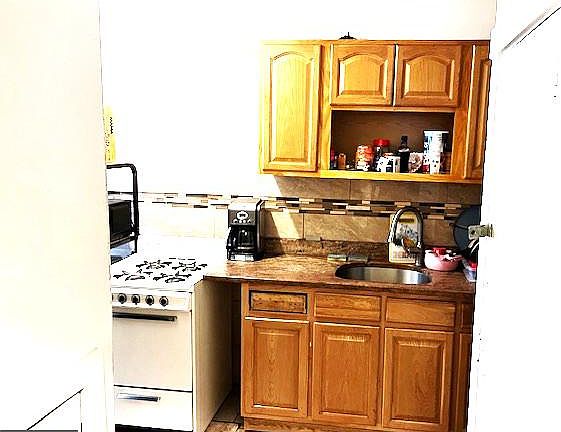 4th image of 914 Point St